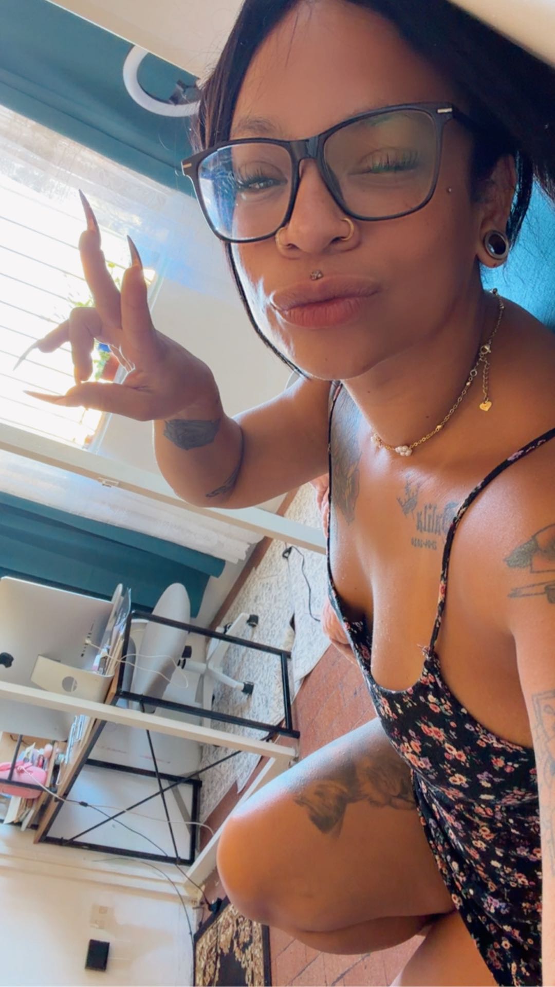 Woman glancing back over her shoulder — Meetgle TV video chat preview